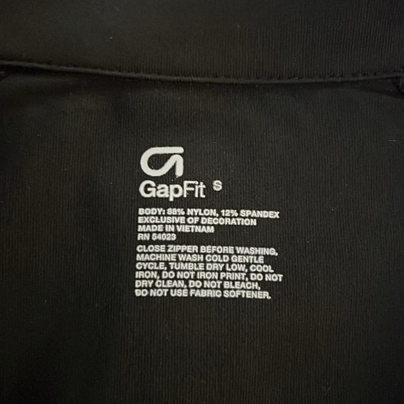 NWT GAP FIT full zipper black athletic jacket w/ thumb holes and zip pockets - Picture 8 of 11